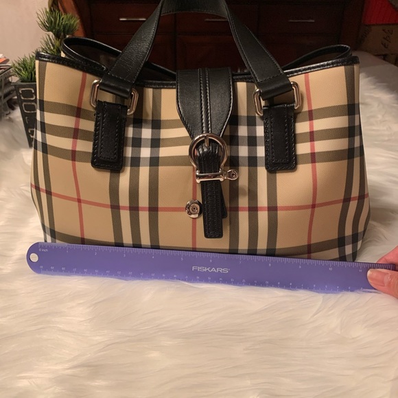 Burberry - Picture 15 of 16